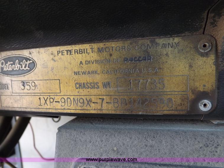 image for item F6430 1981 Peterbilt 359 service truck