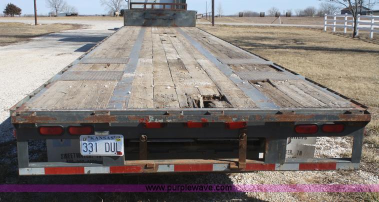 image for item V9514 2004 Taras Port drop deck trailer