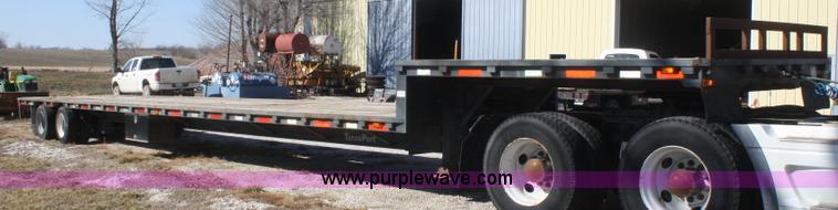 image for item V9514 2004 Taras Port drop deck trailer