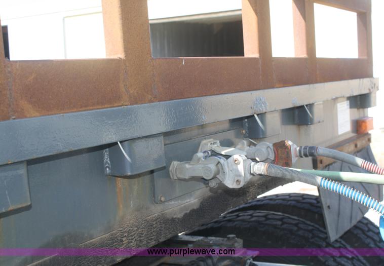 image for item V9514 2004 Taras Port drop deck trailer