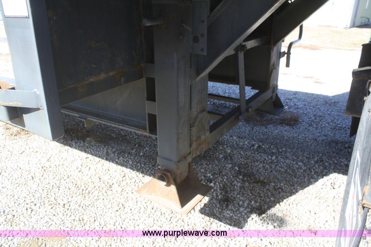 image for item V9514 2004 Taras Port drop deck trailer