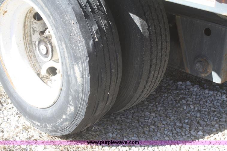 image for item V9514 2004 Taras Port drop deck trailer