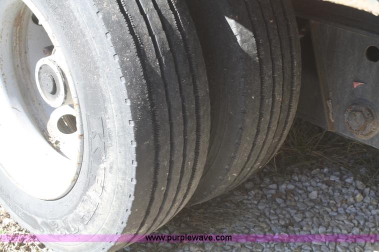 image for item V9514 2004 Taras Port drop deck trailer