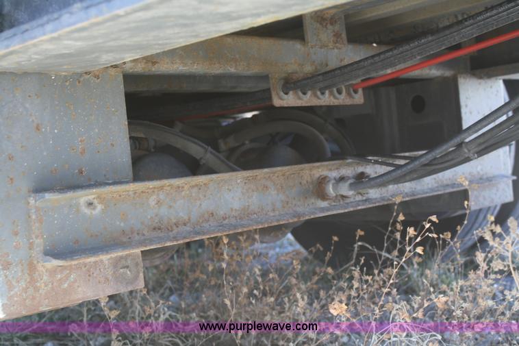 image for item V9514 2004 Taras Port drop deck trailer