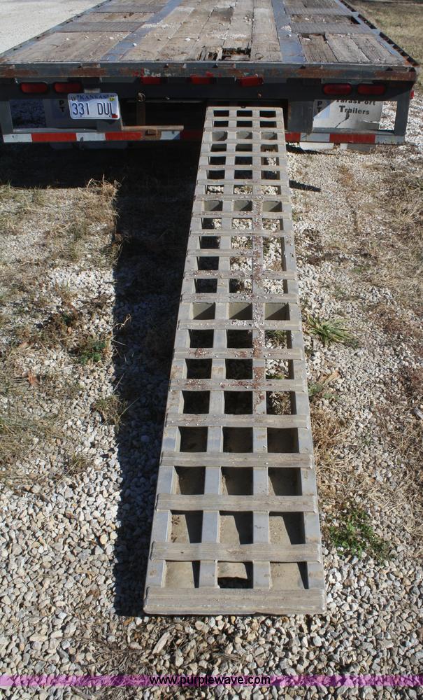 image for item V9514 2004 Taras Port drop deck trailer