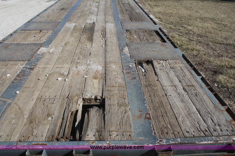 image for item V9514 2004 Taras Port drop deck trailer