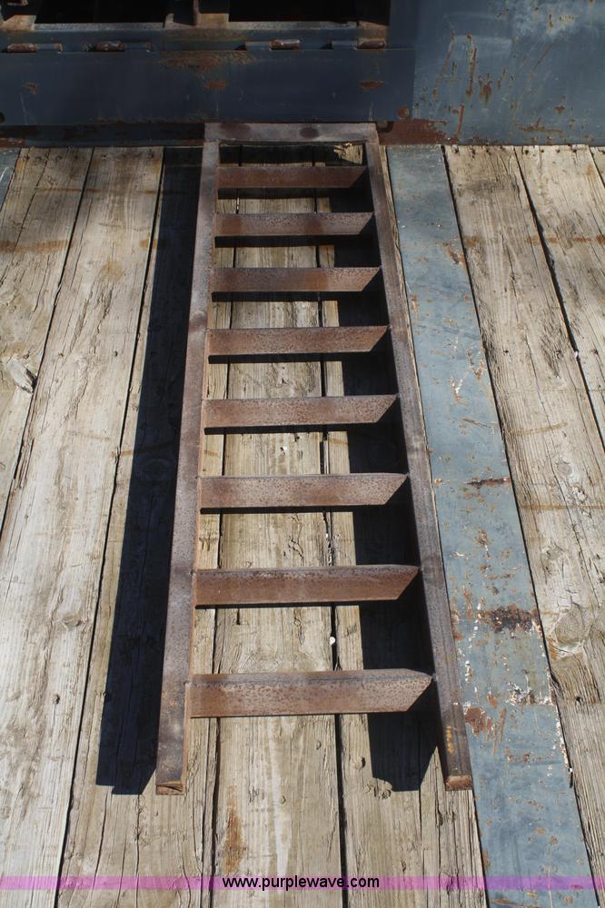 image for item V9514 2004 Taras Port drop deck trailer