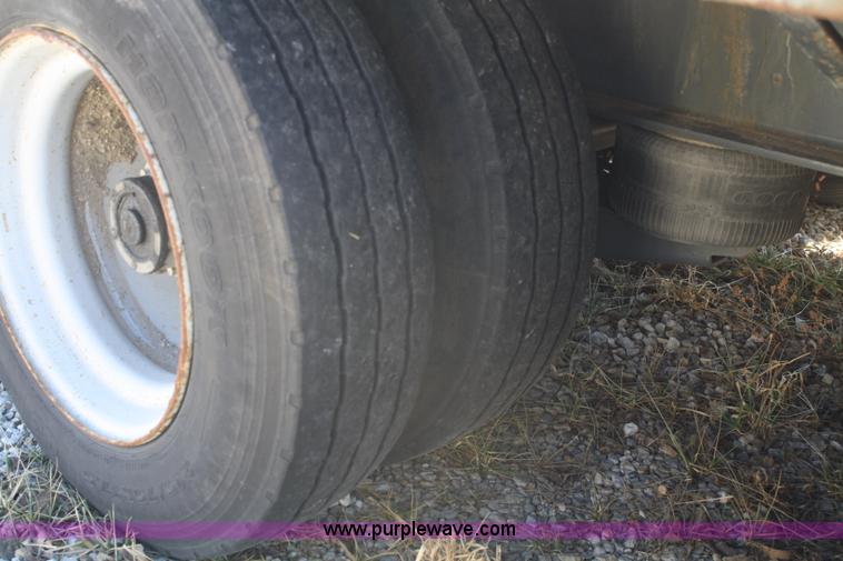 image for item V9514 2004 Taras Port drop deck trailer