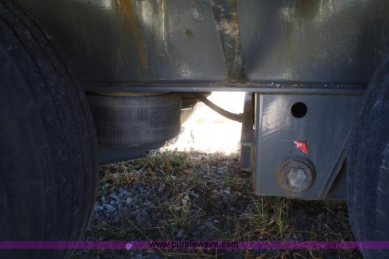 image for item V9514 2004 Taras Port drop deck trailer