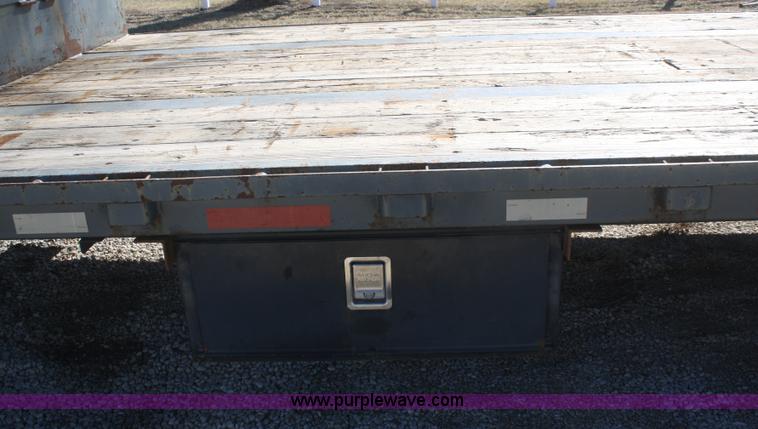 image for item V9514 2004 Taras Port drop deck trailer