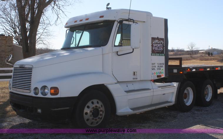 image for item V9515 1999 Freightliner Century Class semi truck