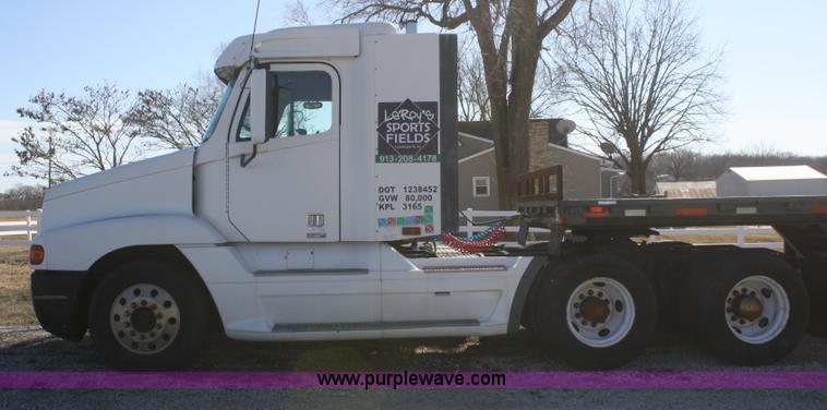 image for item V9515 1999 Freightliner Century Class semi truck