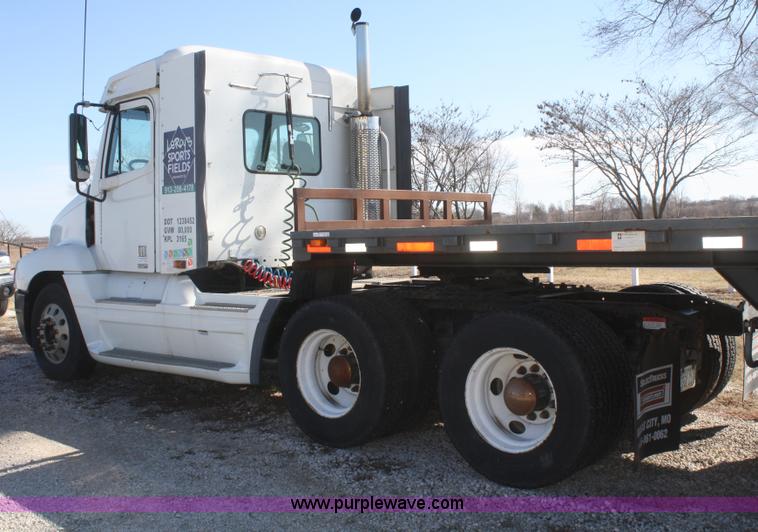 image for item V9515 1999 Freightliner Century Class semi truck