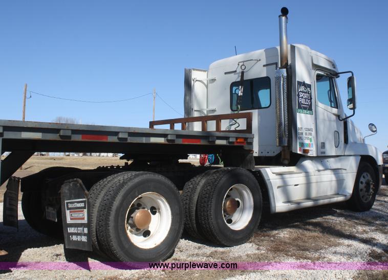 image for item V9515 1999 Freightliner Century Class semi truck