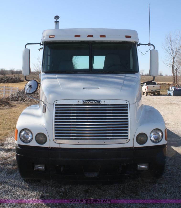 image for item V9515 1999 Freightliner Century Class semi truck