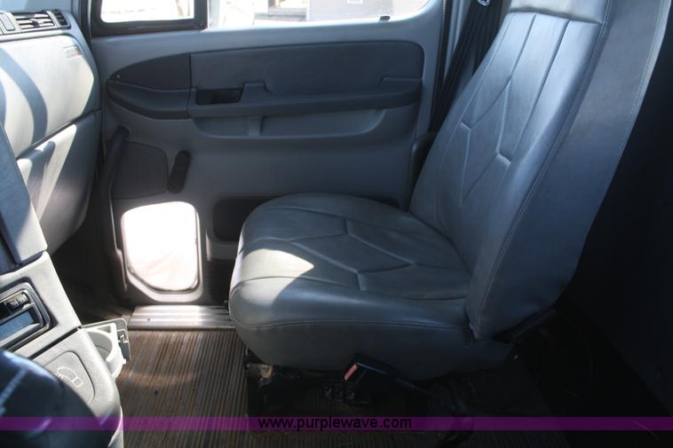 image for item V9515 1999 Freightliner Century Class semi truck