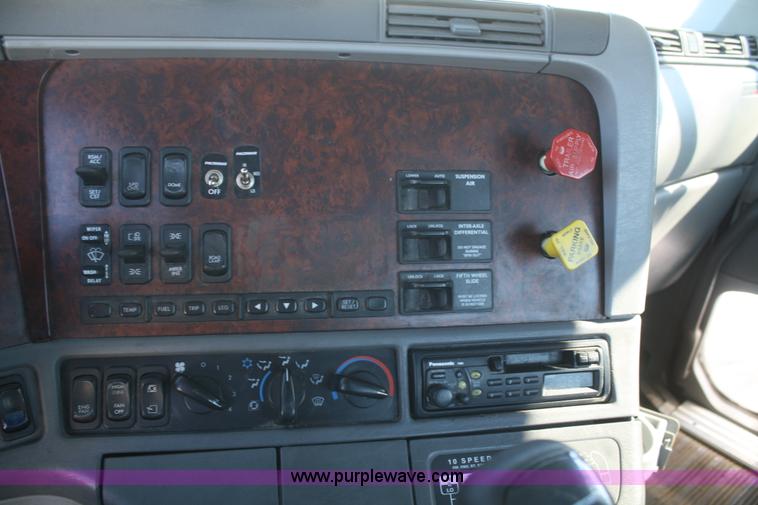 image for item V9515 1999 Freightliner Century Class semi truck