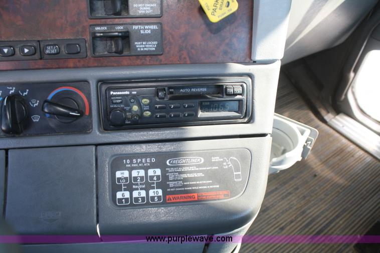 image for item V9515 1999 Freightliner Century Class semi truck