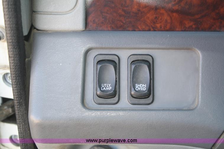 image for item V9515 1999 Freightliner Century Class semi truck