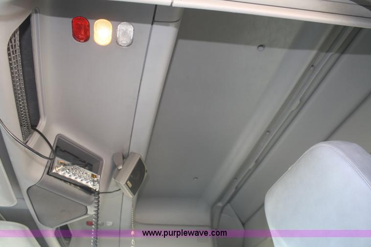 image for item V9515 1999 Freightliner Century Class semi truck