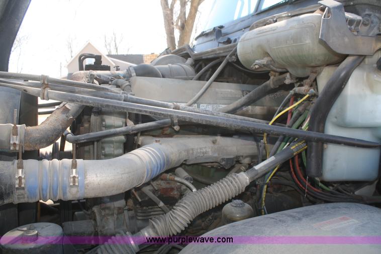 image for item V9515 1999 Freightliner Century Class semi truck