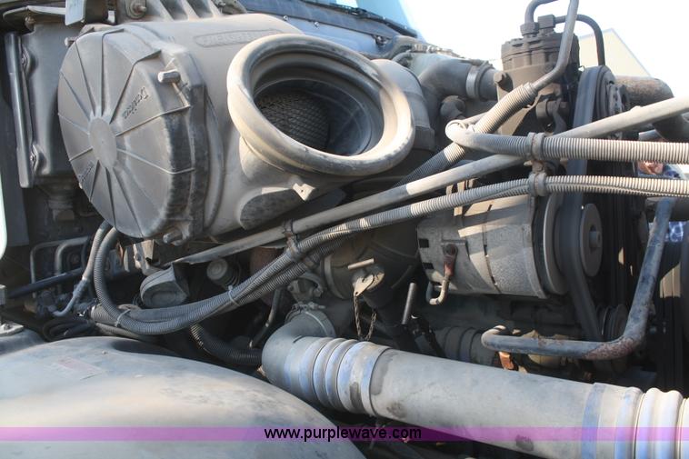 image for item V9515 1999 Freightliner Century Class semi truck