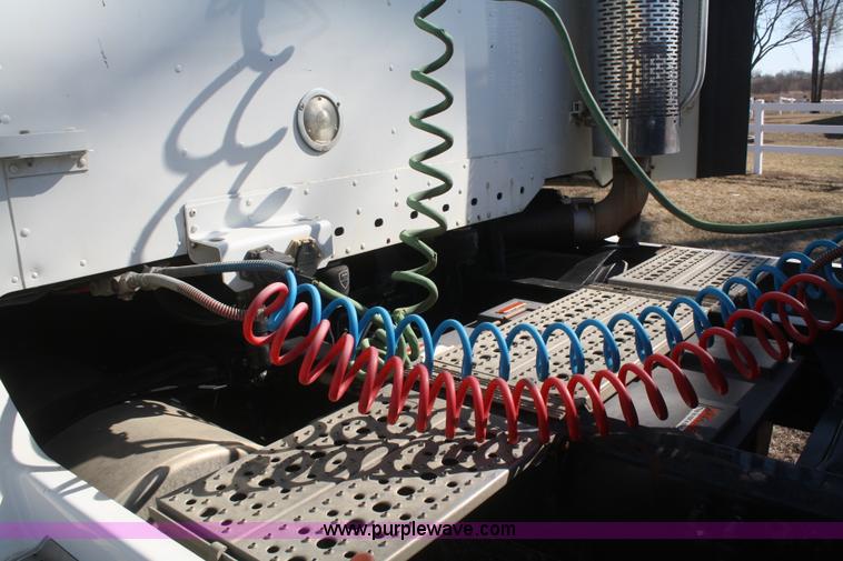 image for item V9515 1999 Freightliner Century Class semi truck