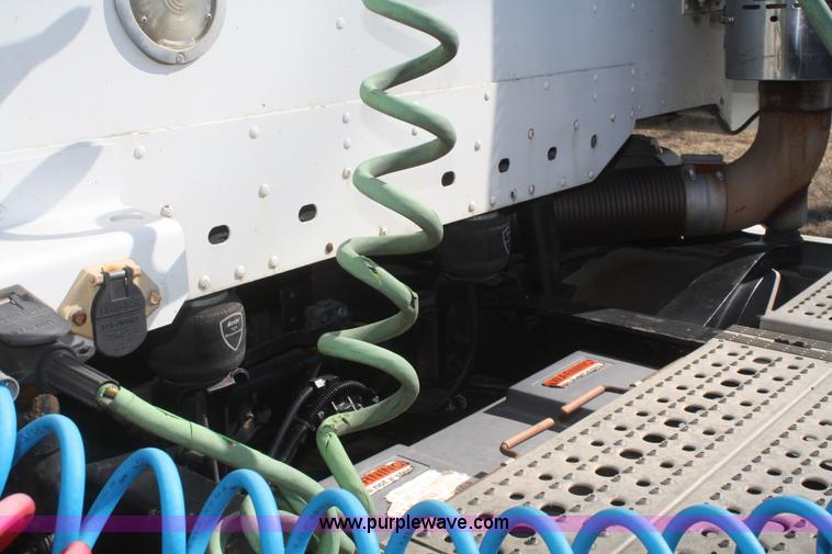 image for item V9515 1999 Freightliner Century Class semi truck