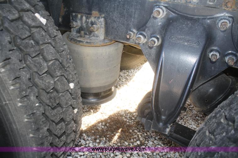 image for item V9515 1999 Freightliner Century Class semi truck