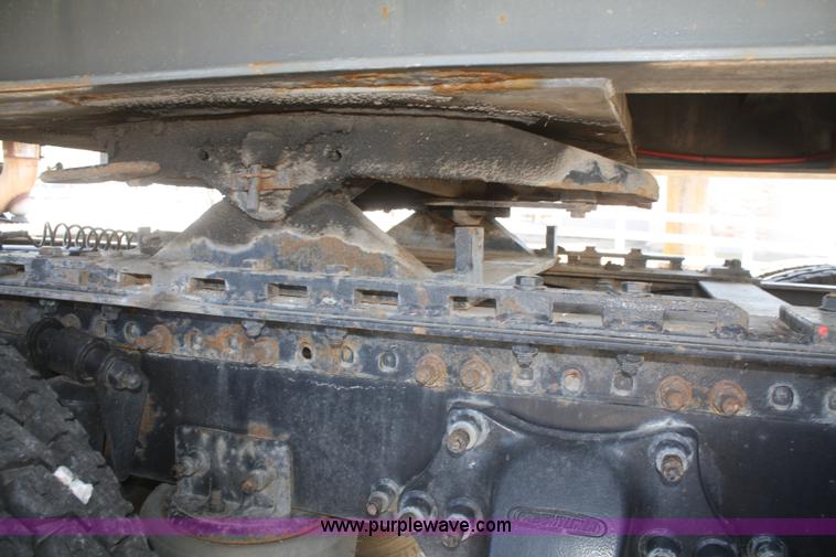 image for item V9515 1999 Freightliner Century Class semi truck