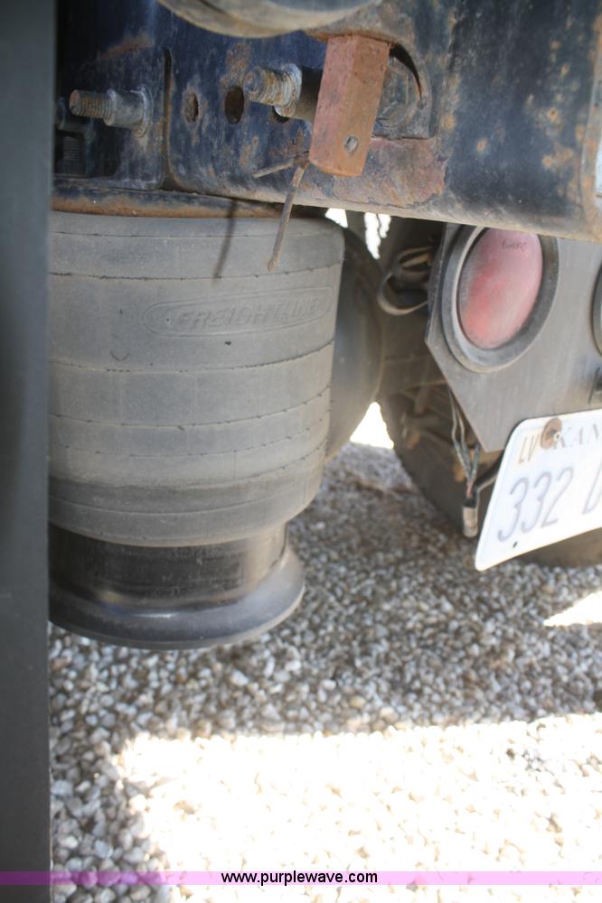 image for item V9515 1999 Freightliner Century Class semi truck