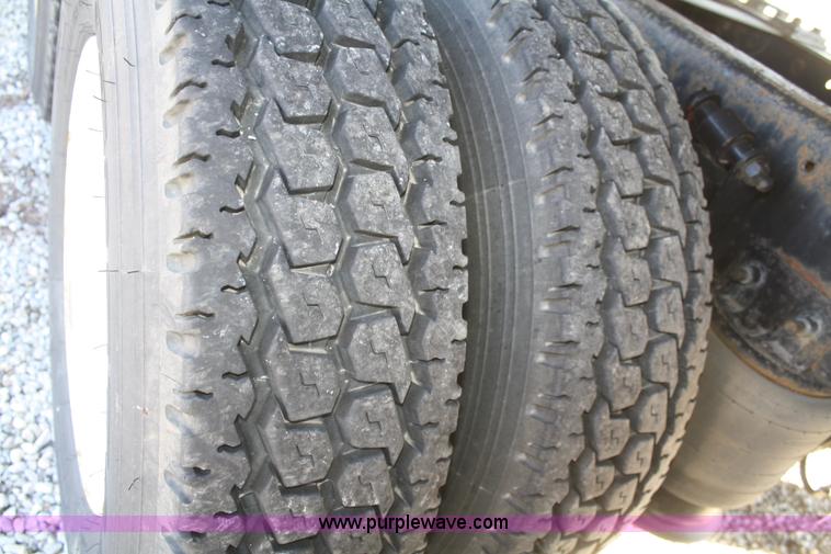 image for item V9515 1999 Freightliner Century Class semi truck