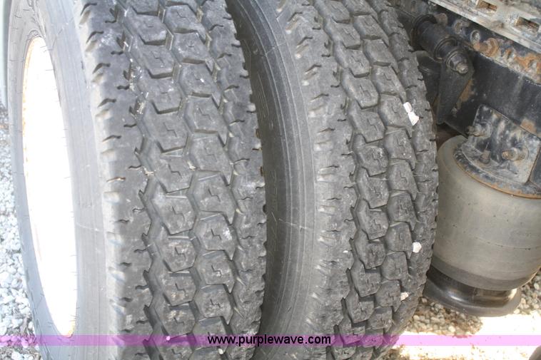 image for item V9515 1999 Freightliner Century Class semi truck