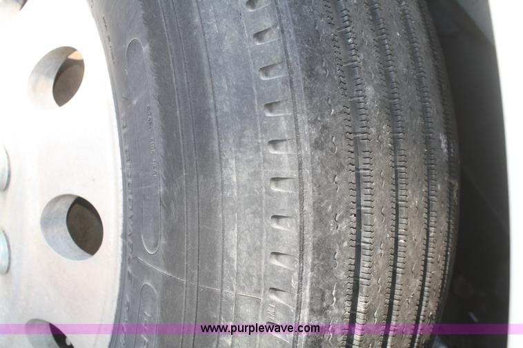 image for item V9515 1999 Freightliner Century Class semi truck