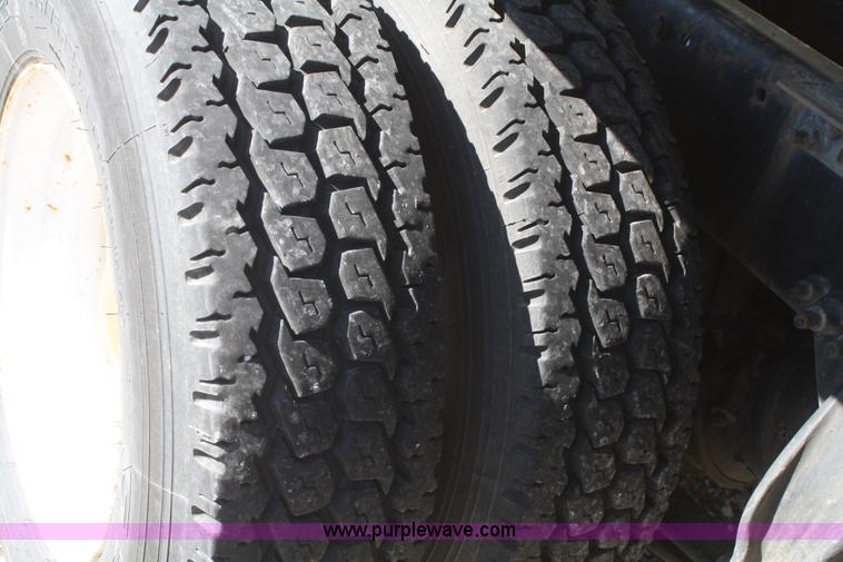 image for item V9515 1999 Freightliner Century Class semi truck