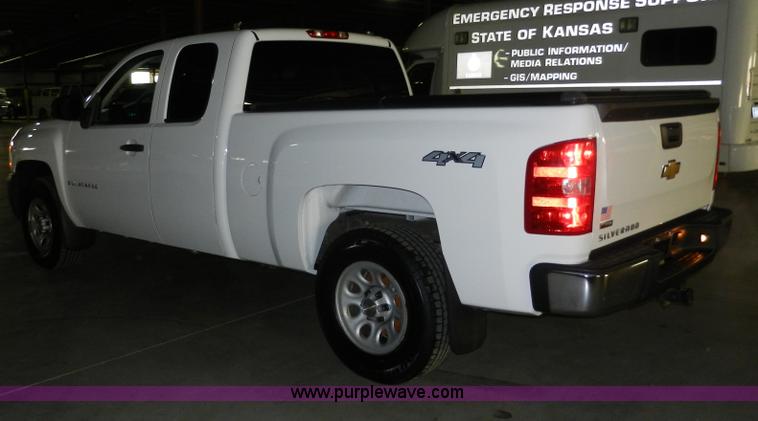 image for item A3941 2008 Chevrolet Silverado 1500 Extended Cab pickup truck
