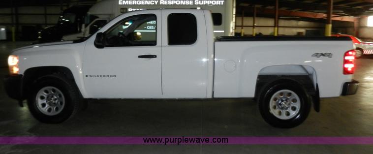 image for item A3941 2008 Chevrolet Silverado 1500 Extended Cab pickup truck