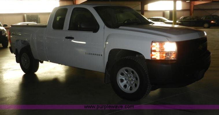 image for item A3942 2008 Chevrolet Silverado 1500 Extended Cab pickup truck
