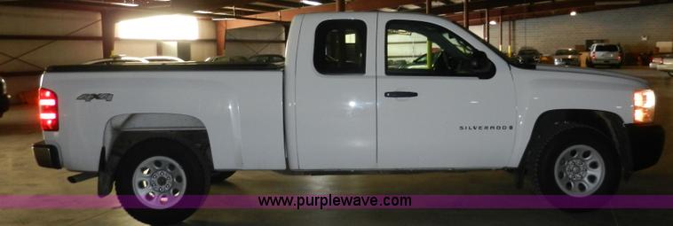 image for item A3942 2008 Chevrolet Silverado 1500 Extended Cab pickup truck