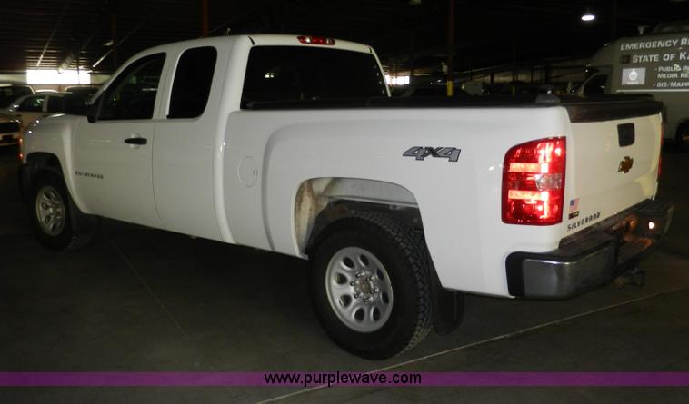 image for item A3942 2008 Chevrolet Silverado 1500 Extended Cab pickup truck