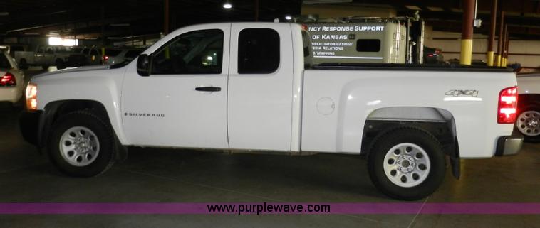 image for item A3942 2008 Chevrolet Silverado 1500 Extended Cab pickup truck