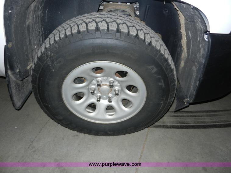 image for item A3942 2008 Chevrolet Silverado 1500 Extended Cab pickup truck