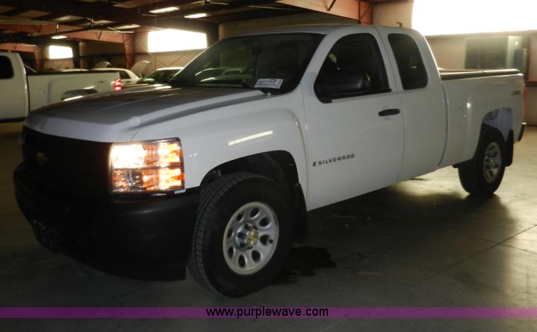 image for item A3943 2008 Chevrolet Silverado 1500 Extended Cab pickup truck