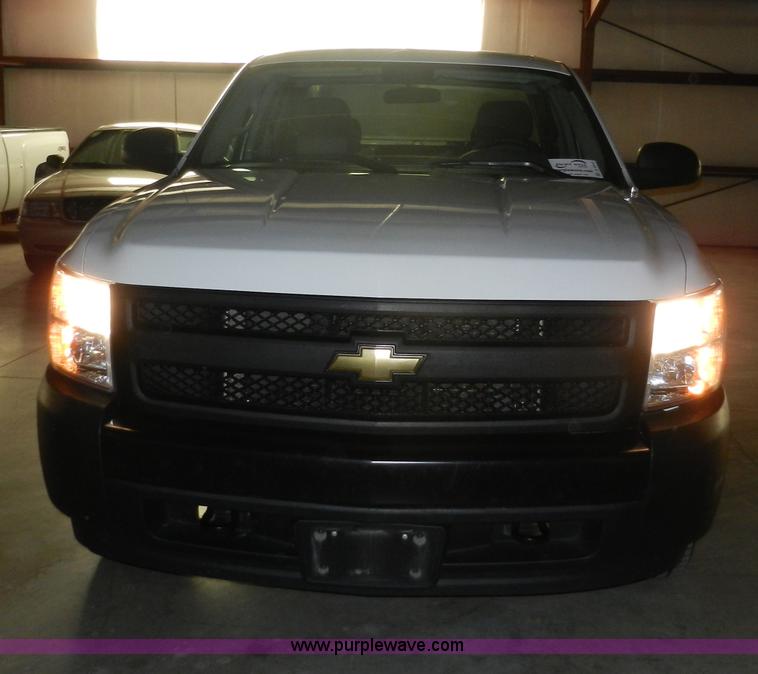 image for item A3943 2008 Chevrolet Silverado 1500 Extended Cab pickup truck