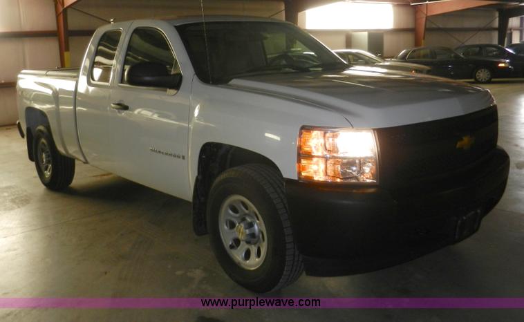 image for item A3943 2008 Chevrolet Silverado 1500 Extended Cab pickup truck