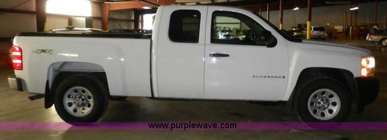 image for item A3943 2008 Chevrolet Silverado 1500 Extended Cab pickup truck
