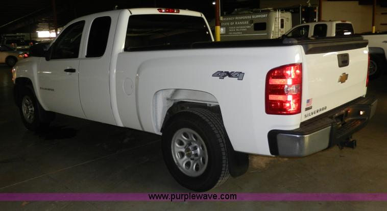 image for item A3943 2008 Chevrolet Silverado 1500 Extended Cab pickup truck