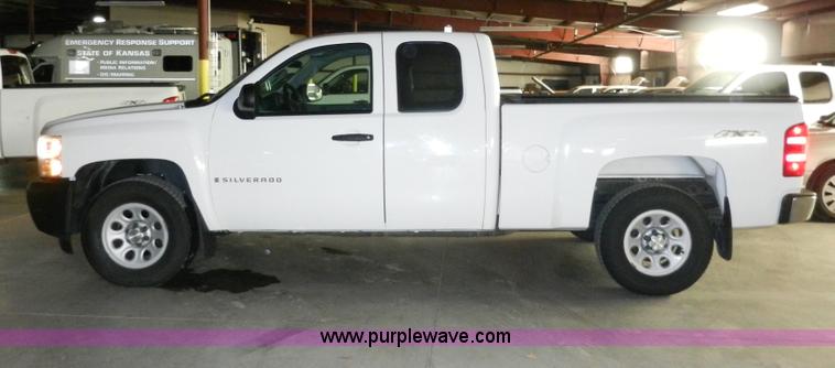 image for item A3943 2008 Chevrolet Silverado 1500 Extended Cab pickup truck