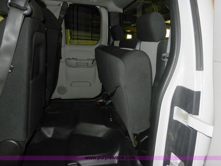 image for item A3943 2008 Chevrolet Silverado 1500 Extended Cab pickup truck