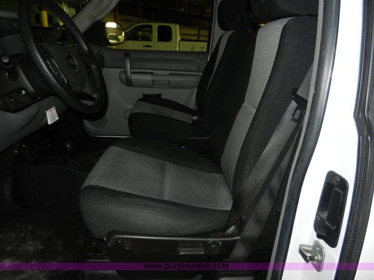 image for item A3943 2008 Chevrolet Silverado 1500 Extended Cab pickup truck